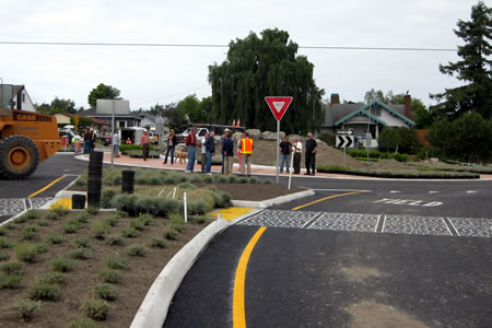 2009-0724_roundabout1.jpg 2009-0724_roundabout1.jpg