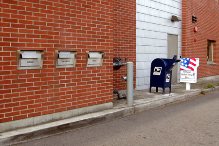 2009-0828_mail_drop_box.jpg 2009-0828_mail_drop_box.jpg