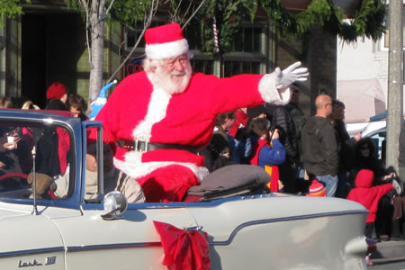 2009-1205_christmas_parade2.jpg