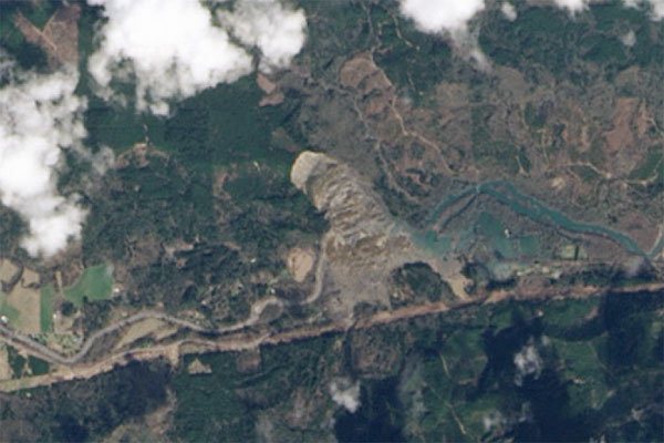 2014-0326-oso-landslide2