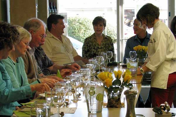 2014-0415-pot-luck-kitchen