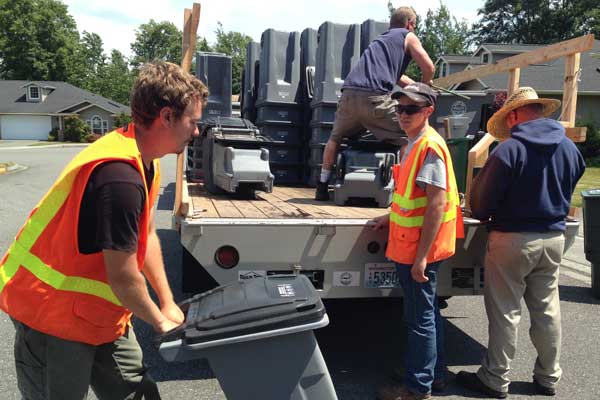 2014-0625-trash-cans2