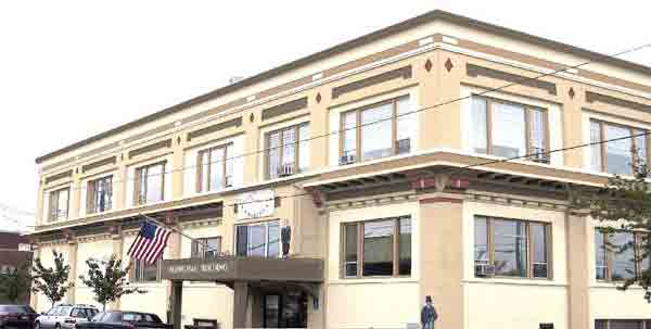 2014-0729-city-hall-paint