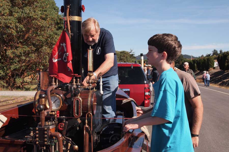 2014-0913-antique-engine-1