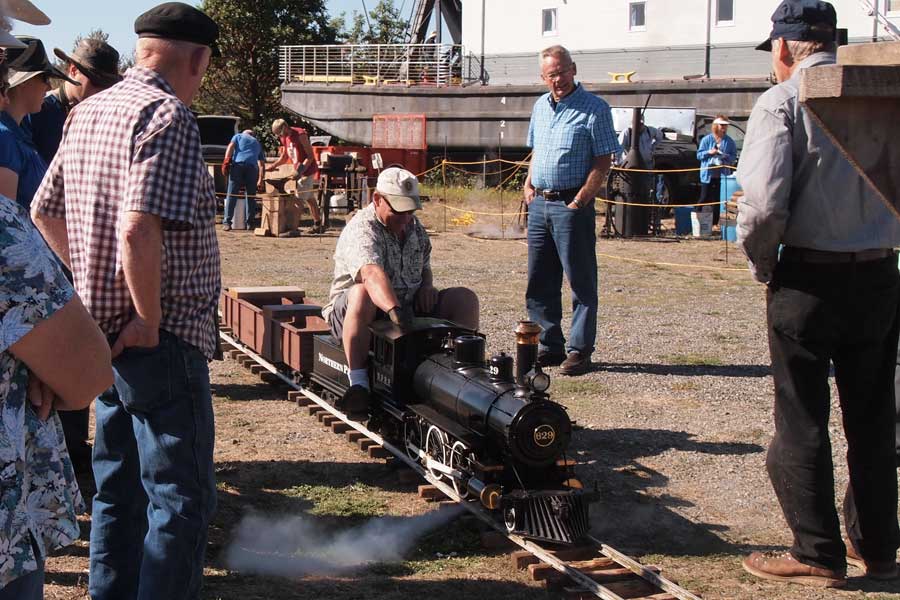 2014-0913-antique-engine-2