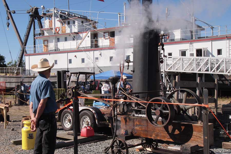 2014-0913-antique-engine-4