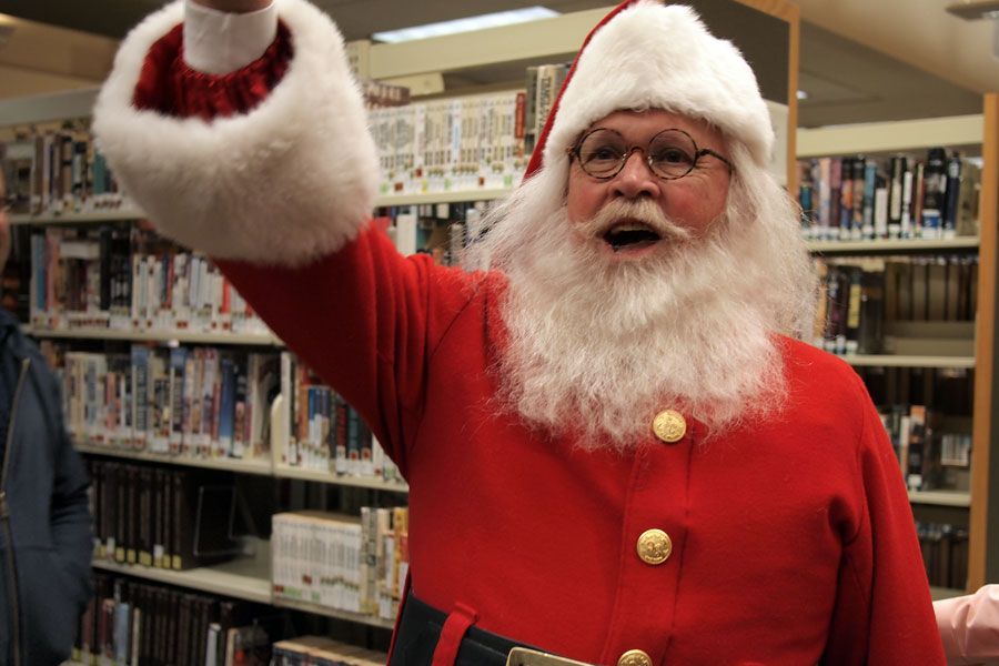 2014-1202-library-santa3