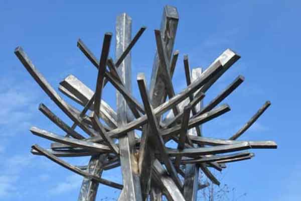 2015 0729 roundabout sculpture