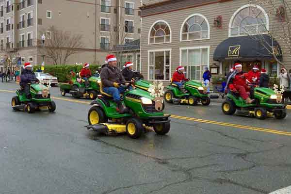 2015 1205 ASF parade 1 600