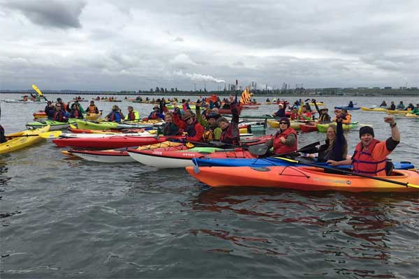 2016 0515 kayak protest 600
