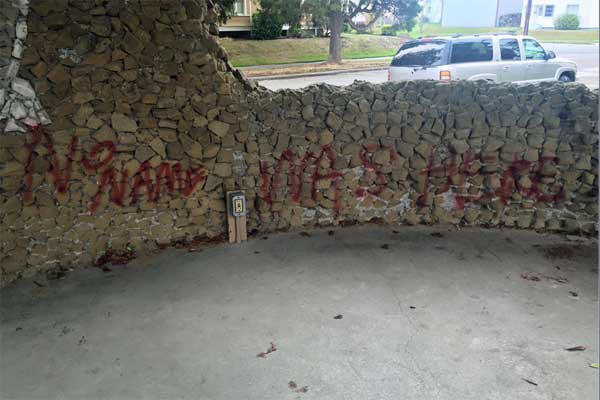 2016 1028 blotter 600