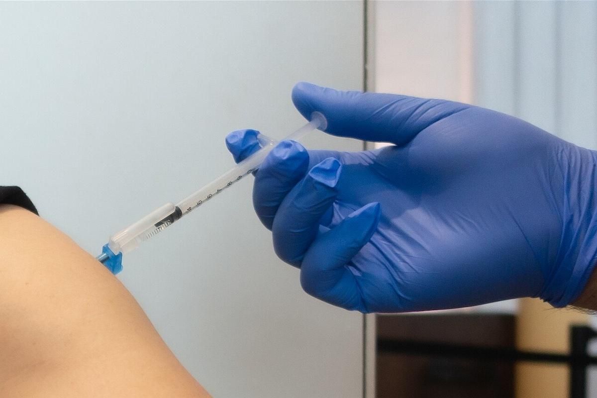 photo:    CC BY-SA 4.0, Frankie Fouganthin, Wikipedia Many Older People Embrace Vaccines. Research Is Proving Them Right